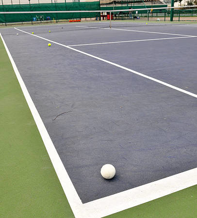 Service Tennis : L’Excellence en Construction de Courts de Tennis à Toulon Conformes aux Normes Internationales
