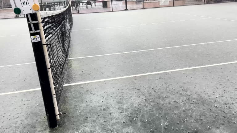 Construction d'un terrain de tennis en béton poreux à nice