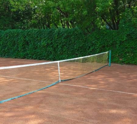 Pourquoi la construction d’un court de tennis à Nice nécessite-t-elle une expertise spécifique ?