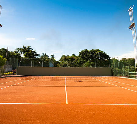 Comment inclure des éléments de design dans la construction d’un court de tennis à Nice ?