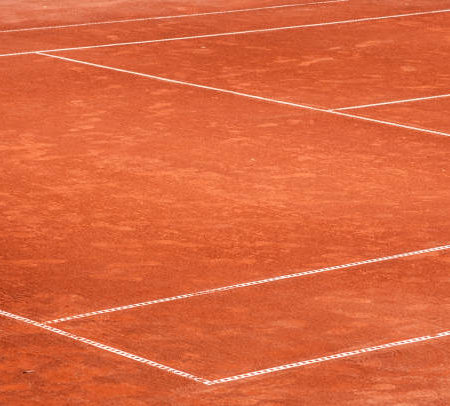 Comment les innovations technologiques peuvent-elles améliorer la construction d’un terrain de tennis à Cannes ?