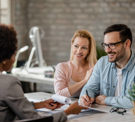 Comment un agent matrimonial à Annecy adapte son accompagnement aux seniors actifs ?