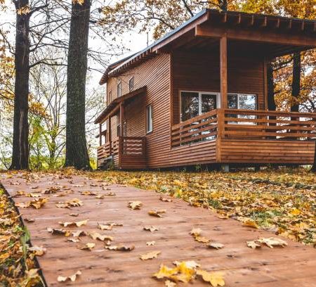 Faut-il renforcer la toiture dans la construction d’un chalet de luxe en Haute-Savoie ?