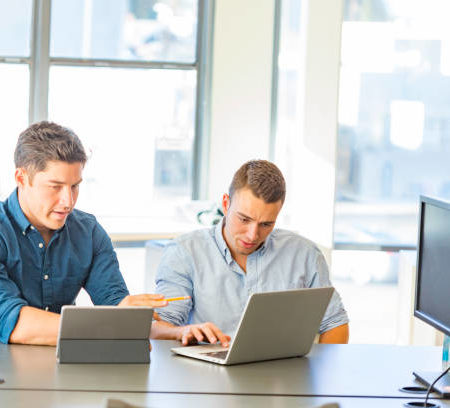 Une agence web à Paris peut-elle intégrer un CMS headless dans un projet éditorial complexe ?