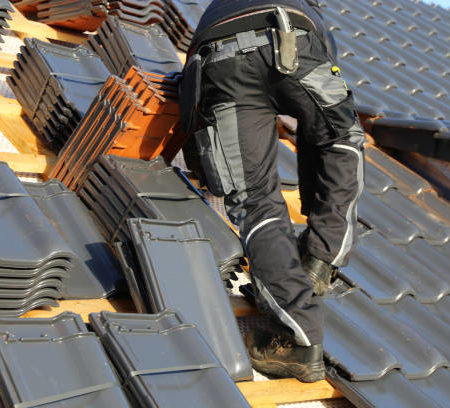 Un couvreur à Bron est-il qualifié pour travailler sur un toit en zinc ?