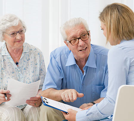 Une agence matrimoniale à Annecy est-elle adaptée aux seniors actifs ?