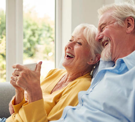 Comment une agence matrimoniale accompagne-t-elle les seniors à Annecy ?