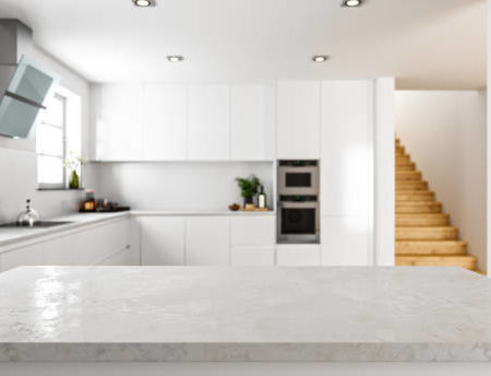 Une cuisine sur mesure à Annecy peut-elle intégrer un espace de rangement pour les provisions ?