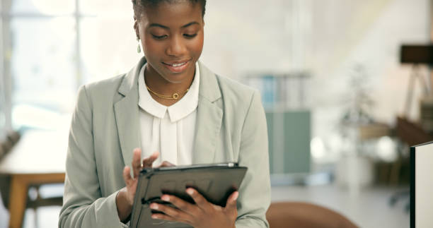 Un expert en SEO Squarespace Paris va alors restructurer les pages avec des balises Hn cohérentes, des menus