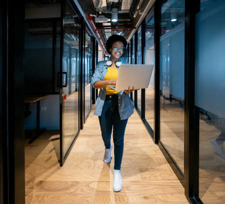 À qui s’adresser pour une vidéo marque employeur Paris avec 10 contenus efficaces ?