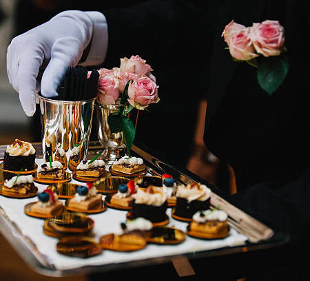 Comment un traiteur mariage Grenoble accompagne-t-il la création d’un menu personnalisé pour un mariage sur mesure ?